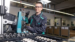 A Wilo employee recycles a pump