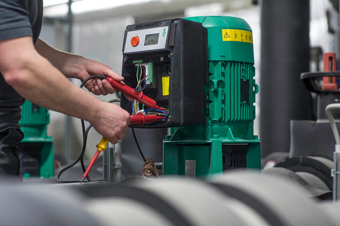 Service Technician is testing a pump with Benning instrument