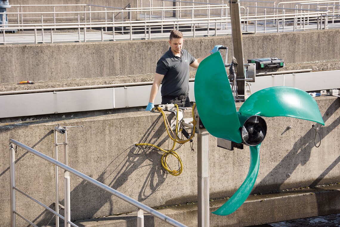 Service Shooting 2014 Sewage Plant Maintenance, Sven Wähner with mixer